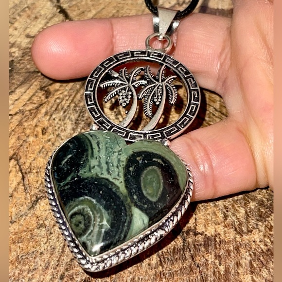 Kambaba Jasper Pendant “Peace & Tranquility Stone” - Picture 8 of 12